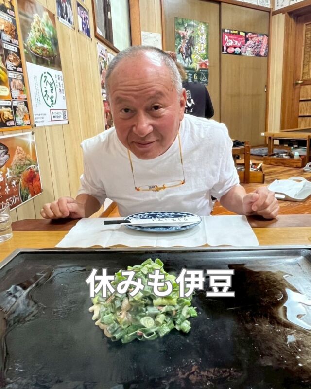 松崎に遊びに行くつもりでしたが
芝桜が満開だと知り、見に行ってきました

平日だからそんなにこまないかと思っていたら
9時の到着なのに駐車場はすでに第2駐場へ誘導され
園内も人の多さにビックリです

お昼は富士宮焼きそばの名店
うるおい亭さんで
ねぎ焼きと焼きそば

目の前で焼いてくれる職人技で
食欲は爆上り
美味しかった

今週の土曜日も天気よて様です
水温17～18度
透明度も良くなってきました
海況も凪予想
田子ボートツアー　空きあります

　
#芝桜
#富士宮焼きそば
#ブルーコーナー
#うるおい亭
#静岡ダイビングツアー